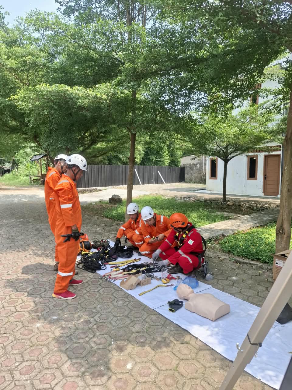 Training Tenaga Kerja Pada Ketinggian