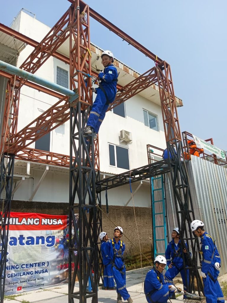 Training Tenaga Kerja Bangunan Tinggi
