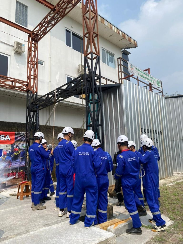 Training Tenaga Kerja Bangunan Tinggi
