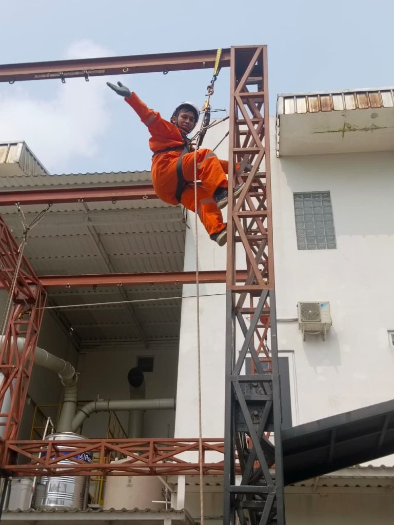 Training Tenaga Kerja Pada Ketinggian